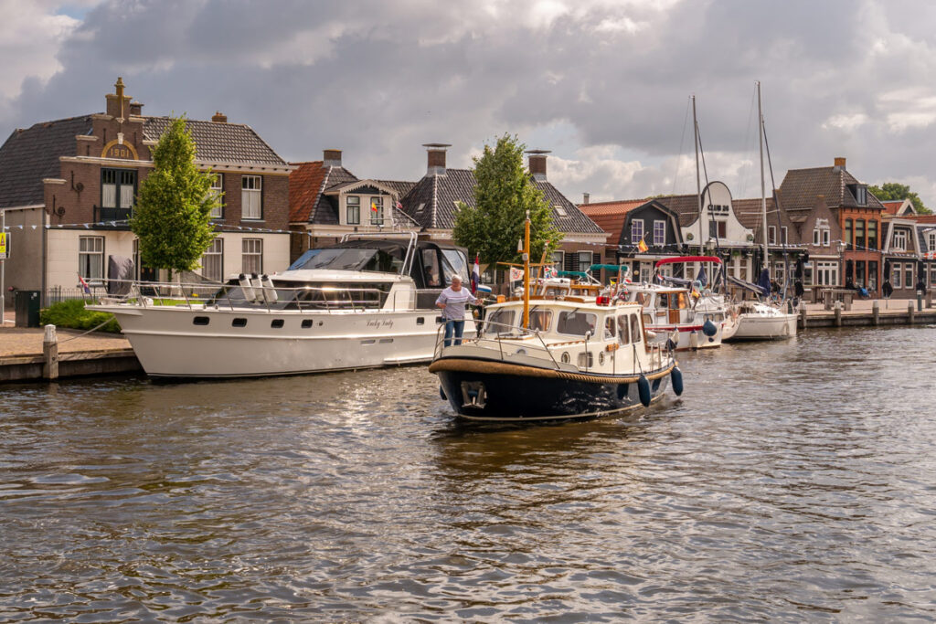 met motorjacht aanleggen