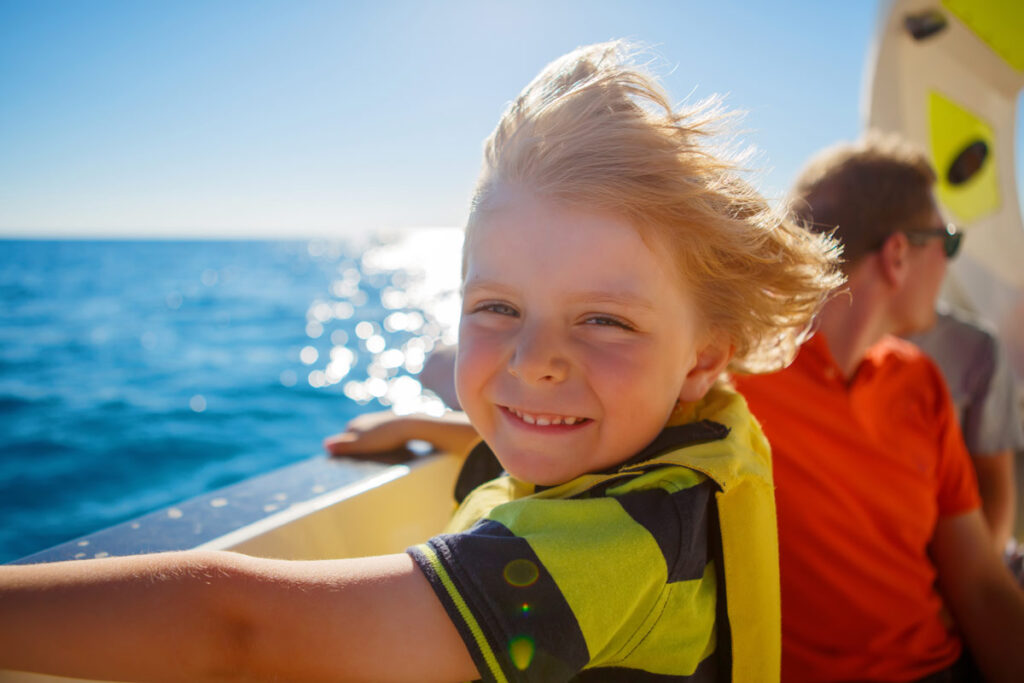 een vaarvakantie op een motorjacht met kinderen